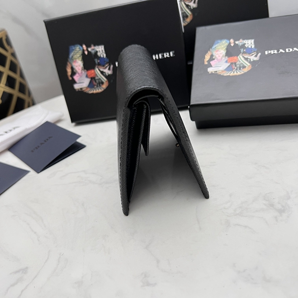 プラダ財布コピー側面デザイン